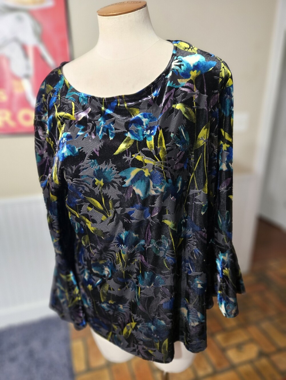 The Limited Velvet Floral Bell Sleeve Top Large - Picture 2 of 4